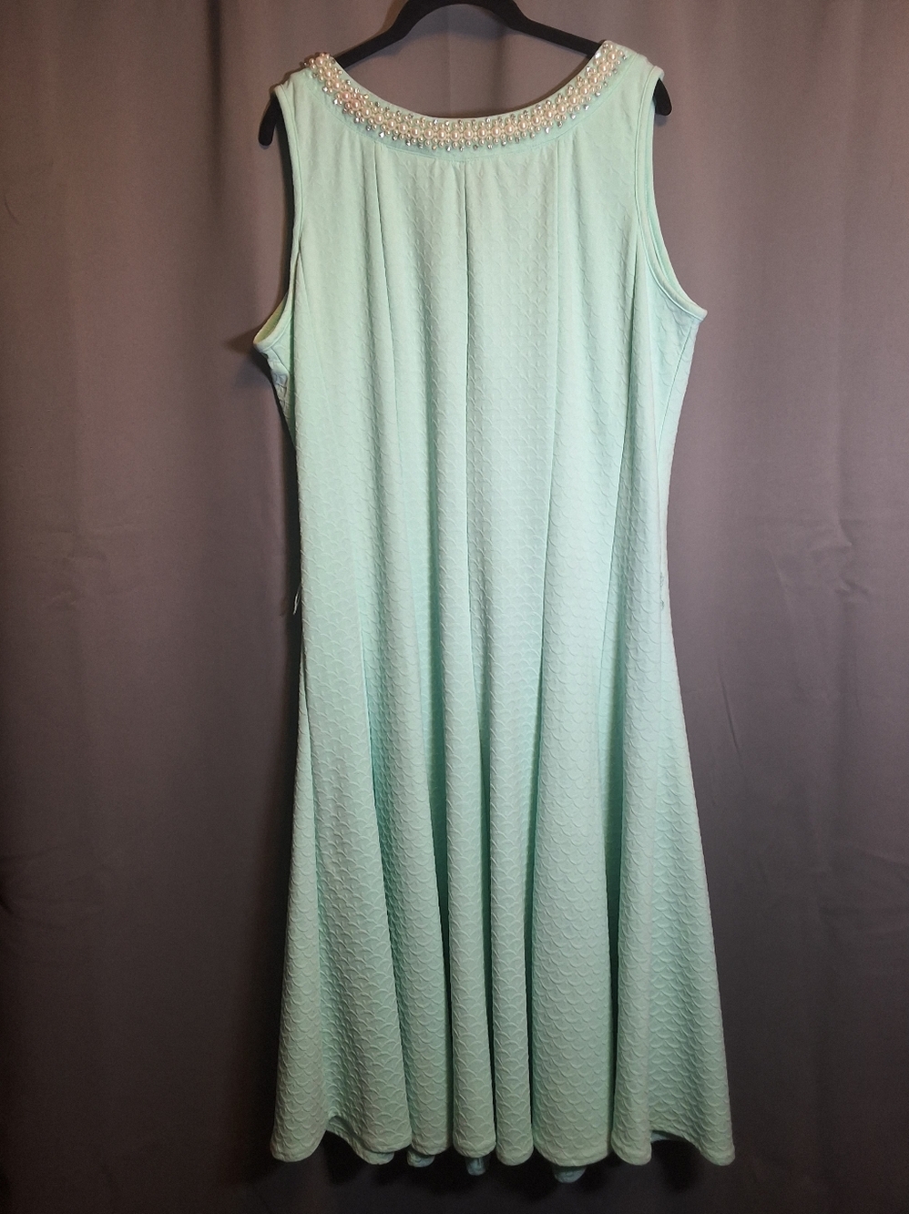 2x Blooming Rose Dress with Pleats and Pearl and Rhinestone Collar